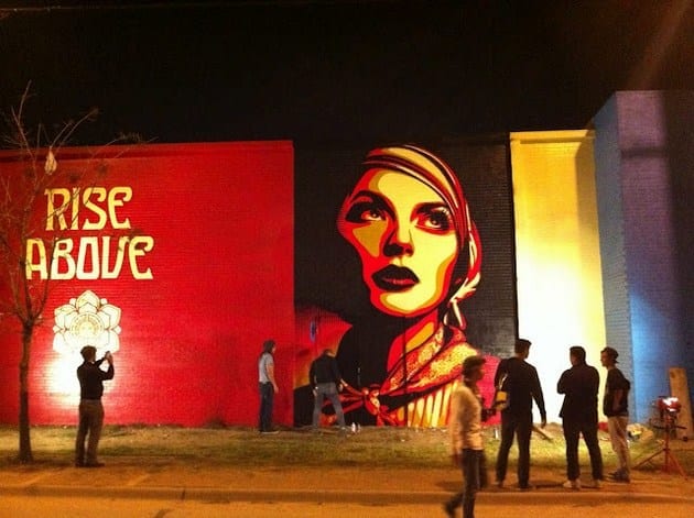 Shepard Fairey - Nowe murale Rise Above i Harmony w Dallas | Video 