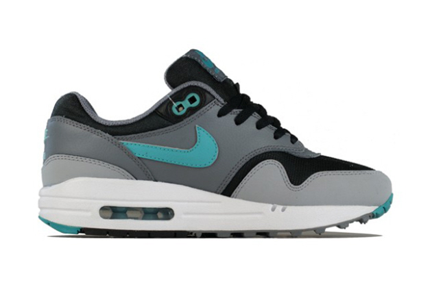 nike-am1-gs-sport-turquoise-profile-1
