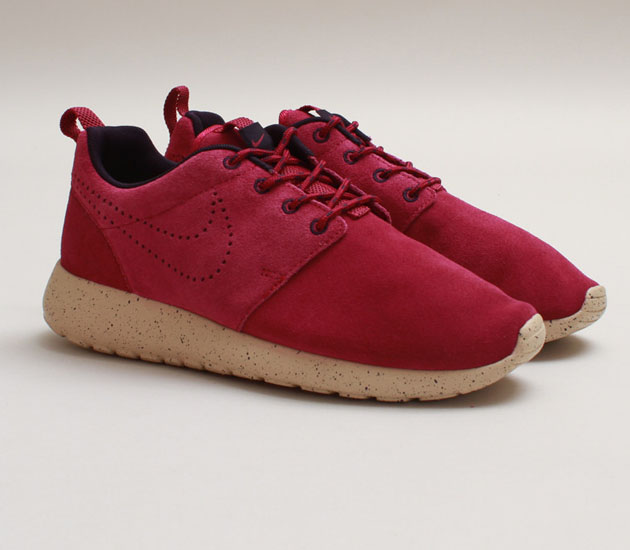 Nike WMNS Roshe Run Suede “Raspberry Red” 1