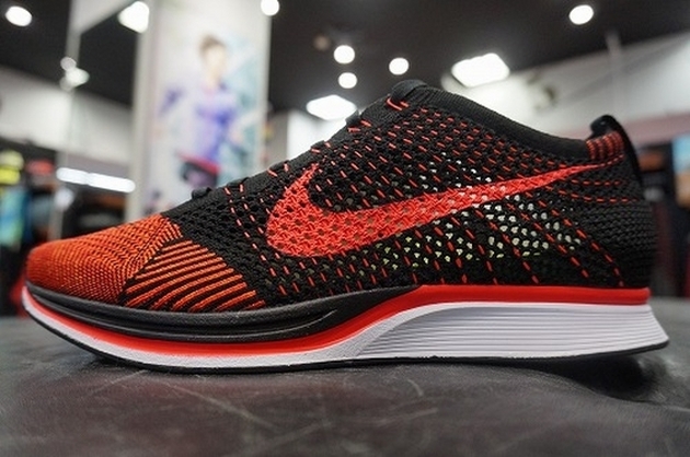 Nike Flyknit Racer-Grey and Red (Lato 2014)-3