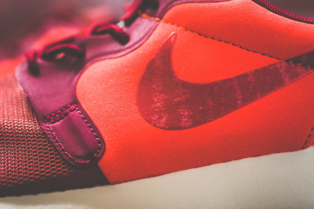 Nike_Roshe_Run_HYP_Crimson_Sneaker_POlitics_2_1024x1024