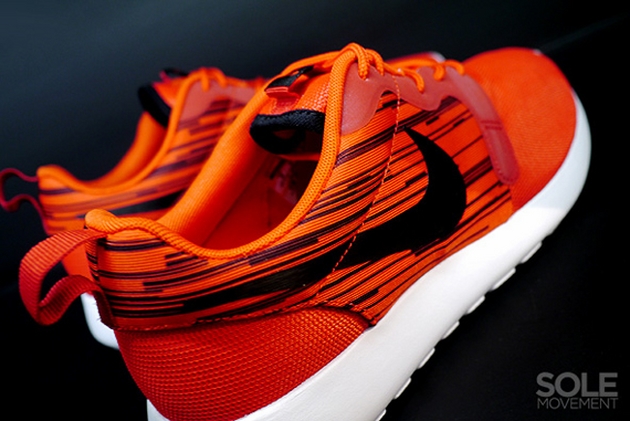 Nike Roshe Run Hyperfuse-Atomic Red-Black-3