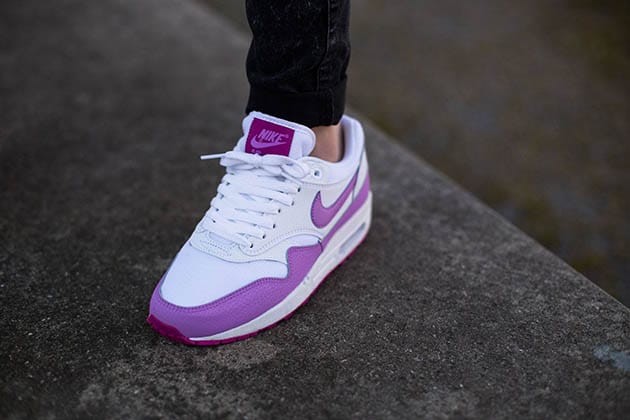 Nike Air Max 1 WMNS Essential - White / Fuchsia Glow - Fuchsia Flash
