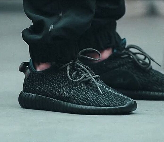 adidas Yeezy Boost 350 - Black / Black