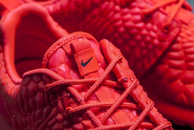 NIke_Roche_One_DMB_Bright_Crimson_2-640x428