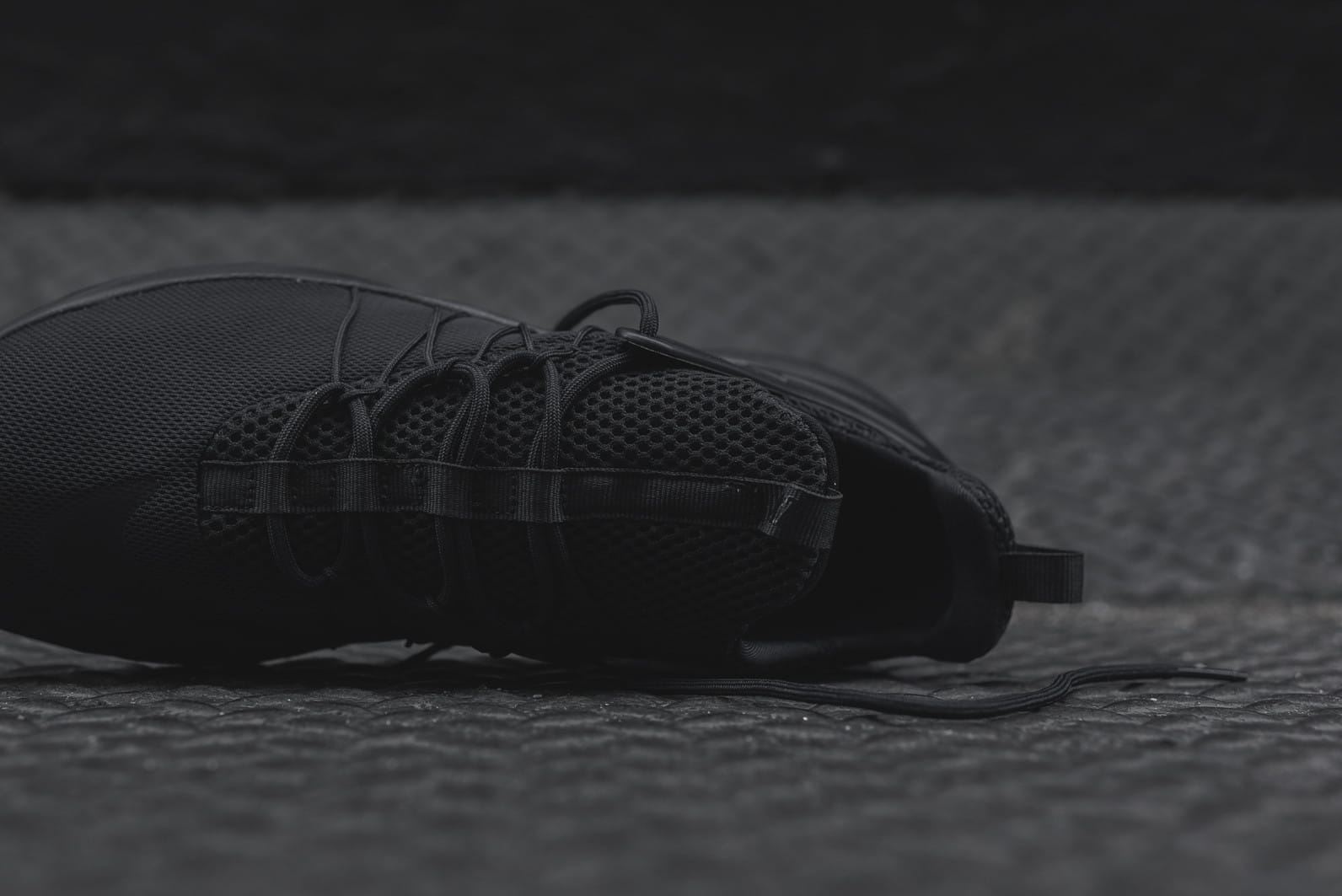 Nike Darwin-Triple Black-6