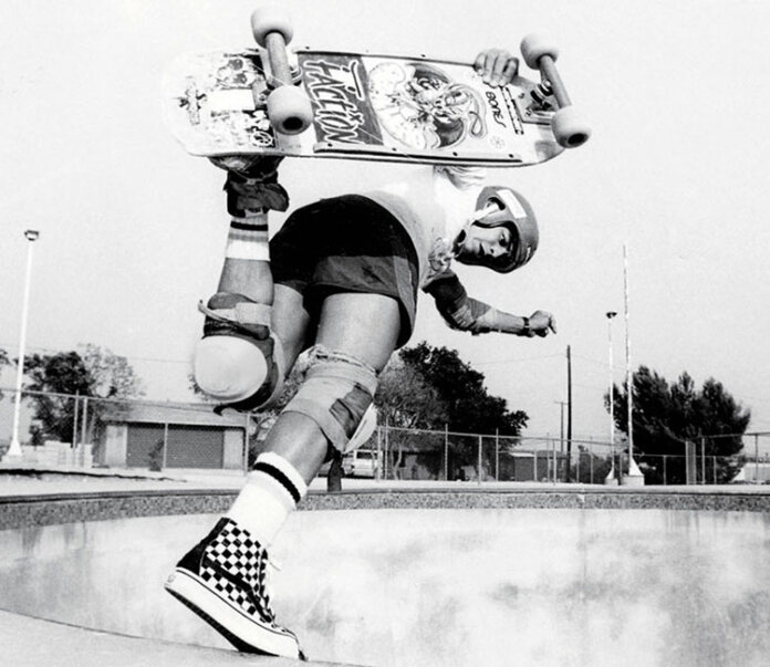 Vans celebruje 50 lecie oddajac hold modelowi Sk8 Hi