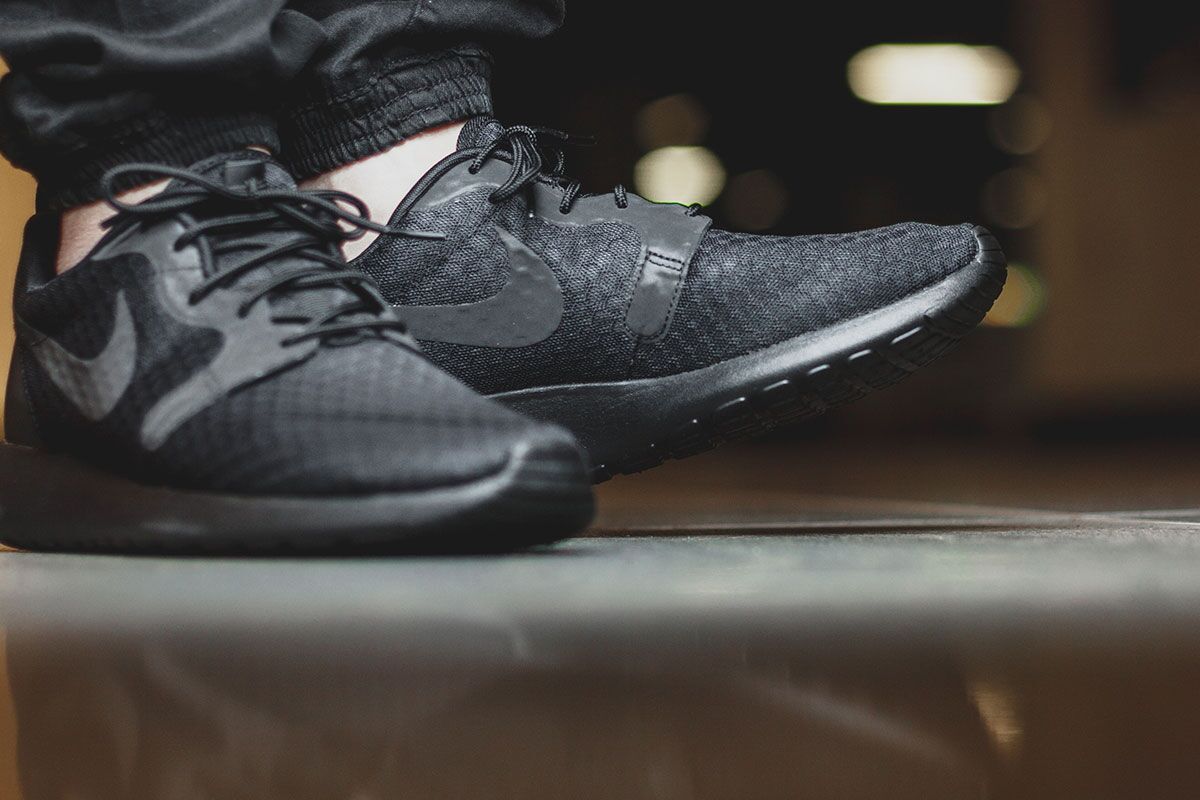 NIKE ROSHE ONE HYPERFUSE-BLACK-BLACK-1
