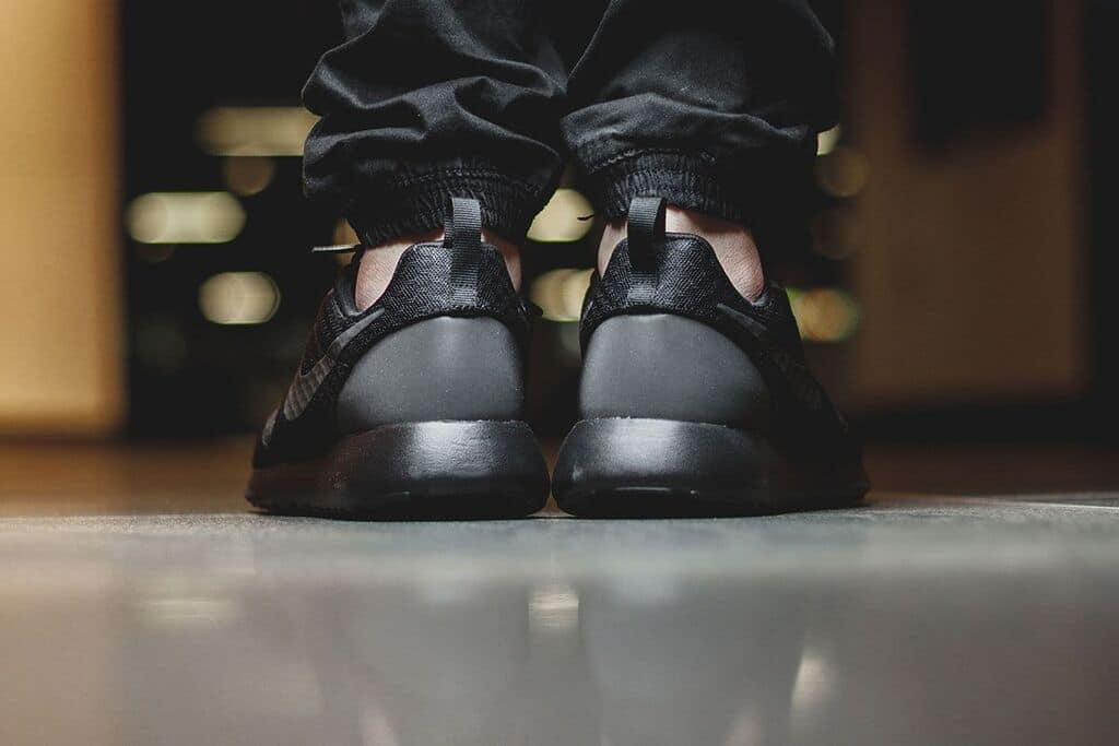 NIKE ROSHE ONE HYPERFUSE-BLACK-BLACK-2