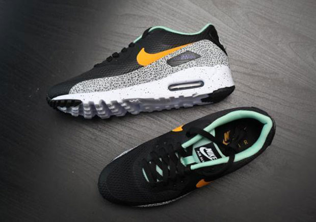 Nike Air Max 90 Ultra Essential - Black / Resin - Enamel Green