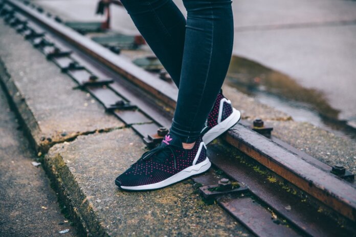 adidas ZX Flux ADV Asym Primeknit - Core Black / Shock Pink