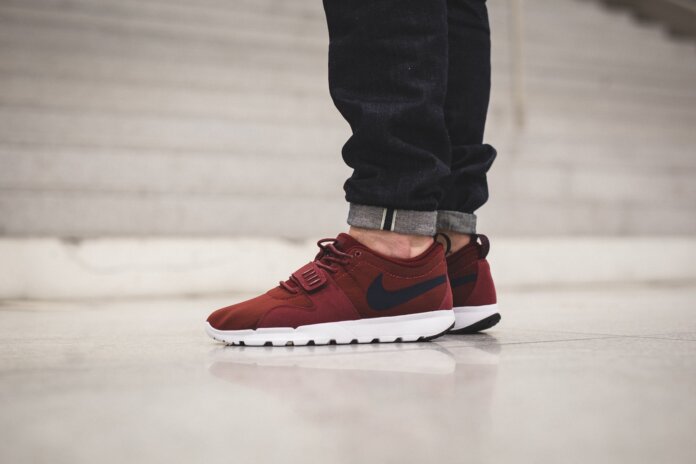 Nike SB Trainerendor - Team Red / Obsidian - White