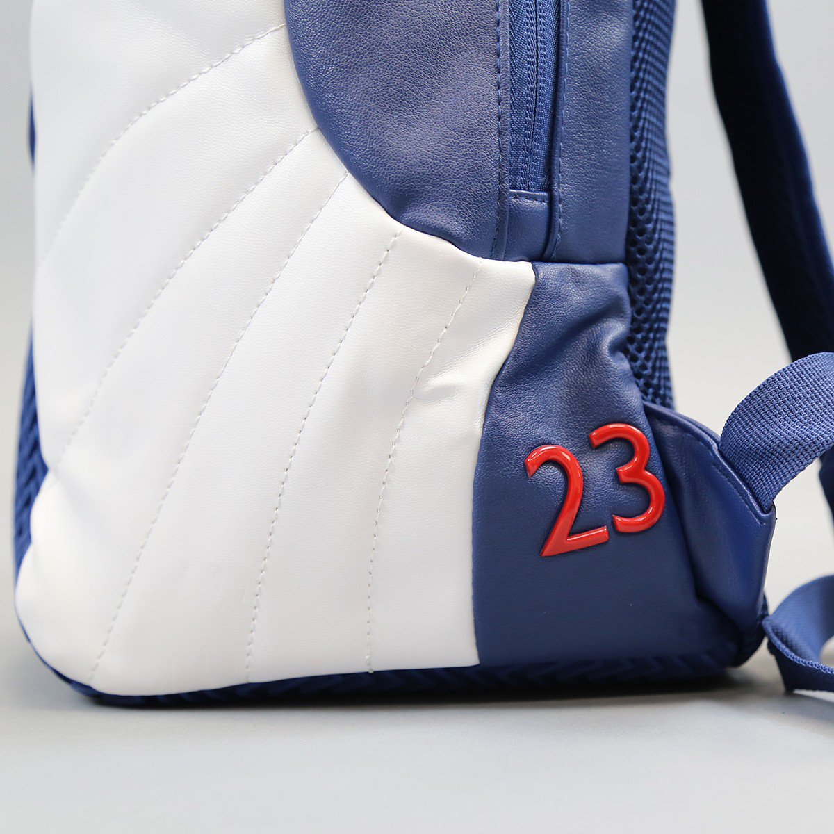 Jordan Brand robi plecaki z butow Air Jordan 12-7