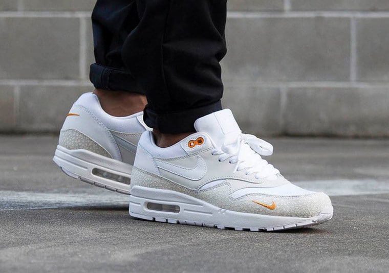 NIKE_AIR-MAX_1_MINI_SWOOSH2-760x534