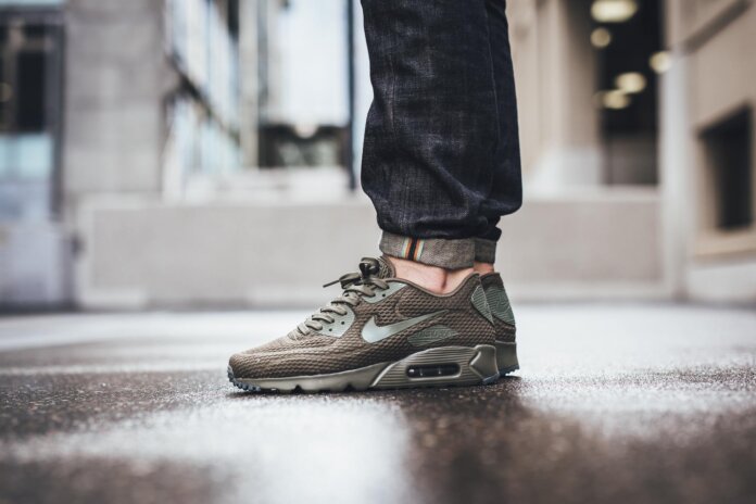 Nike Air Max 90 Ultra Breathe - Medium Olive / Green