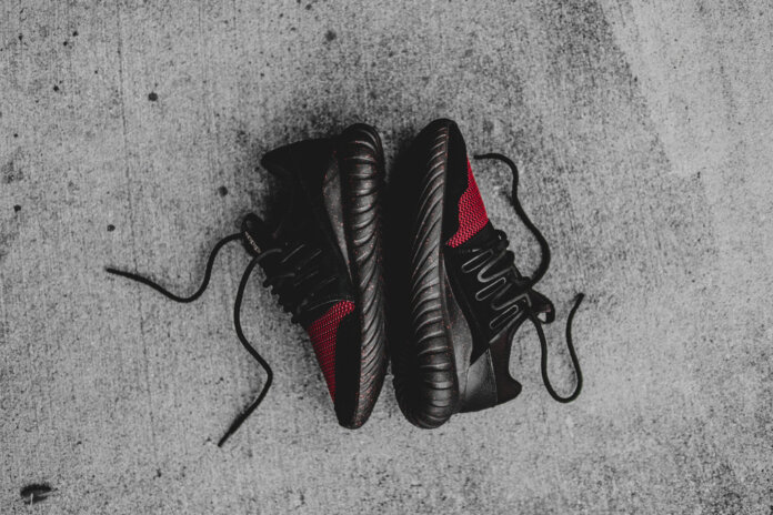 ADIDAS TUBULAR RADIAL-BLACK-BURGUNDY
