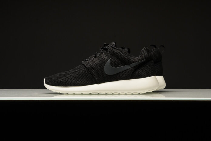 Nike Roshe One - Black / Sail -2202