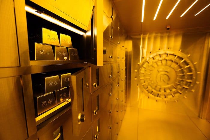 5.-Crep-Protect-x-24-Kilates-Gold-Bar-Collab