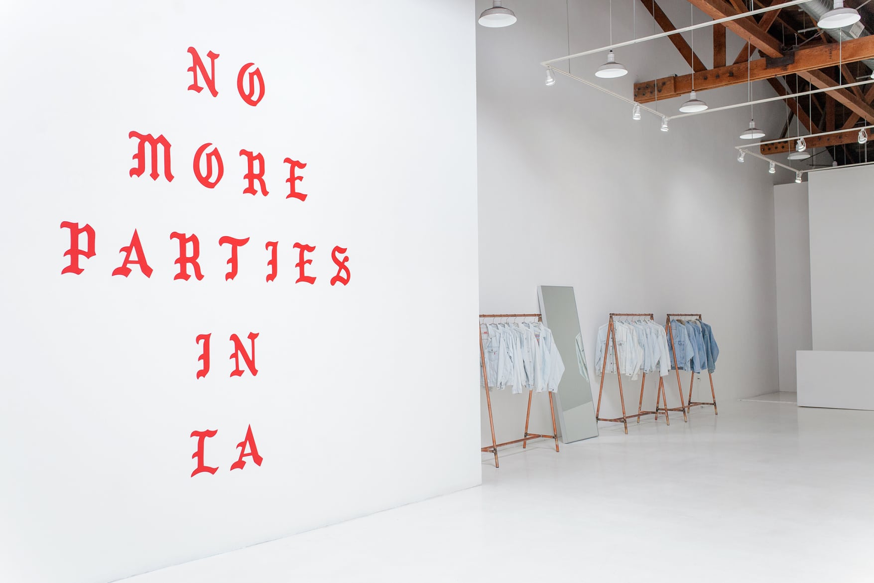kanye-west-life-of-pablo-temporary-store-11