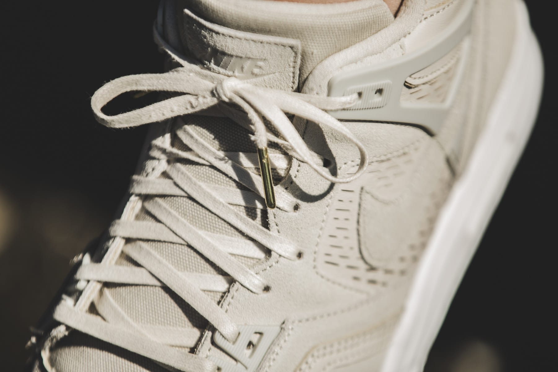 nike-air-tech-challenge-ii-lsr-beige-832647-200−45-eur-11-us-mood-3