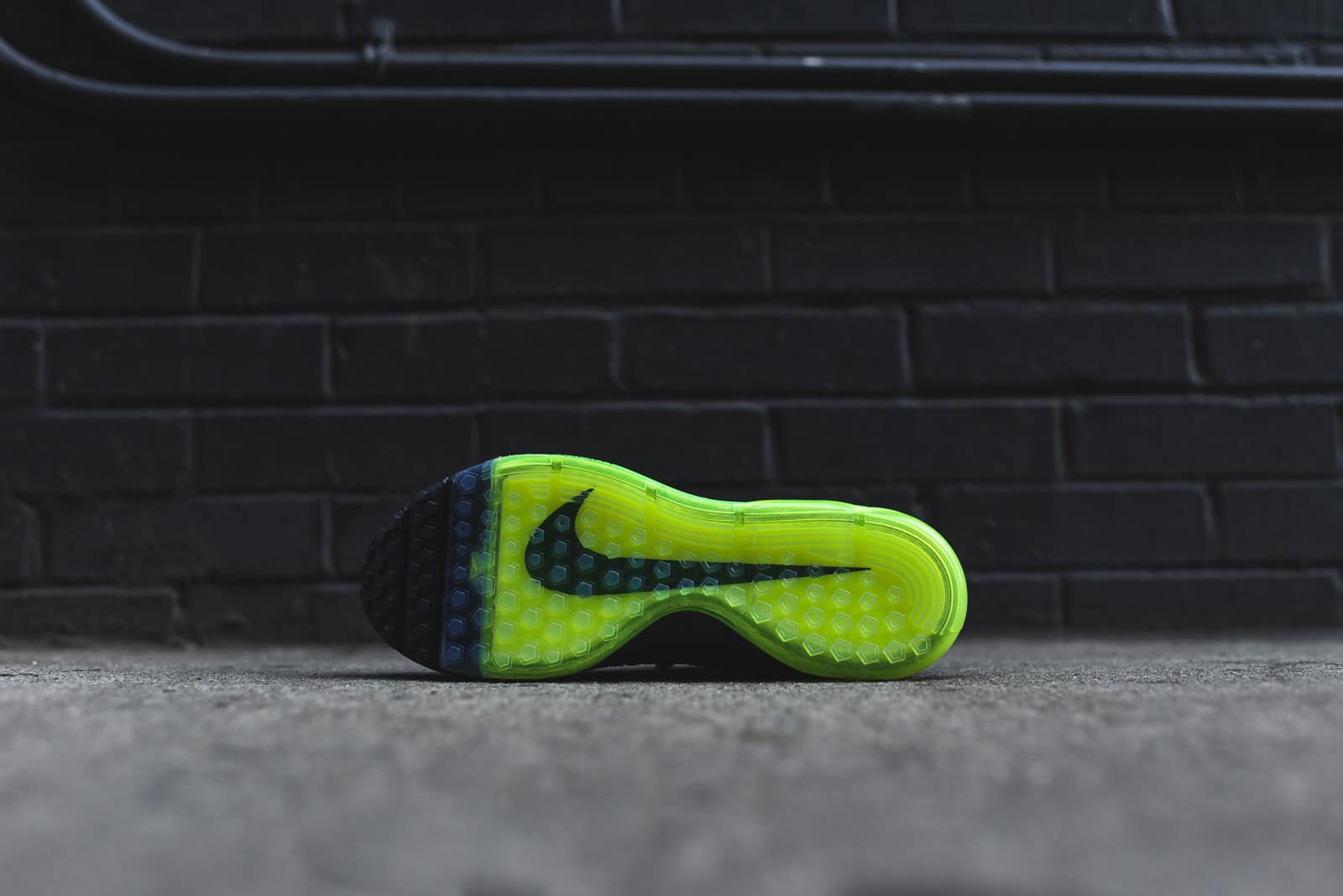Nike_Zoom_All_Out_Flyknit_Pre_Heat_Black_Grey_Volt_6
