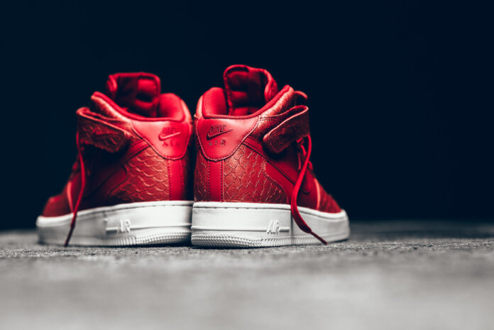 NIKE AIR FORCE 1 MID-RED PYTHON