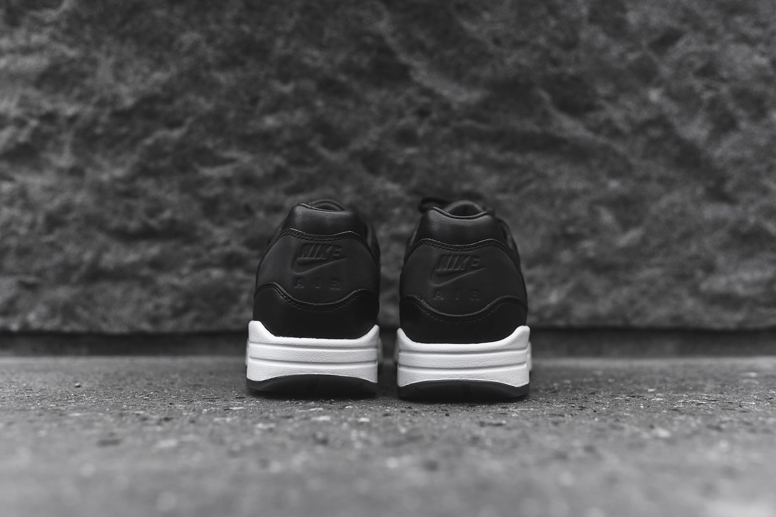 air max 1 pinnacle black