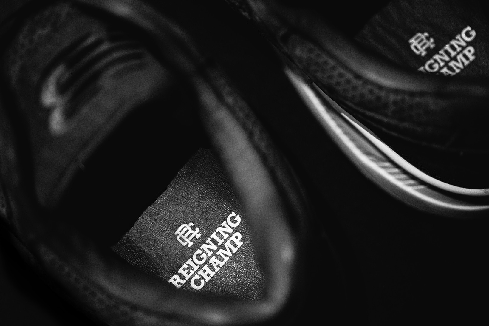 REIGNING CHAMP X NEW BALANCE 530-GYM PACK-1
