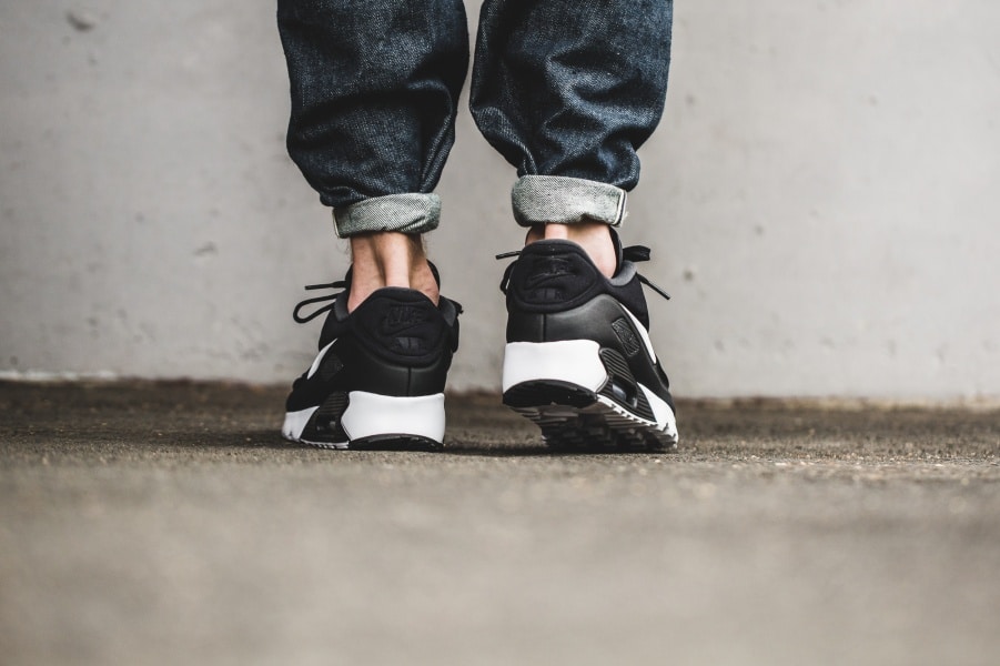 nike-air-max-90-ultra-se-black-white-845039-001-mood-3