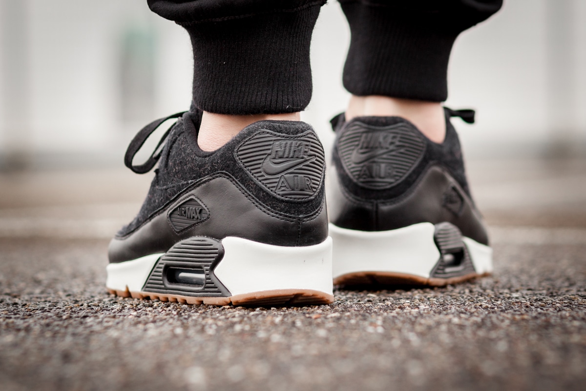 Nike Air Max 90 Premium Black Gum-1
