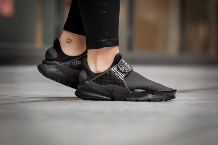 Nike Sock Dart SE WMNS Black Volt