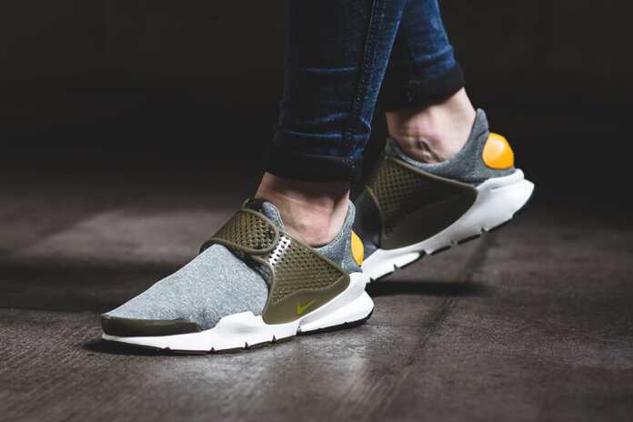 Nike Sock Dart SE Wmns Dark Loden Gold Leaf Dark Loden Sail