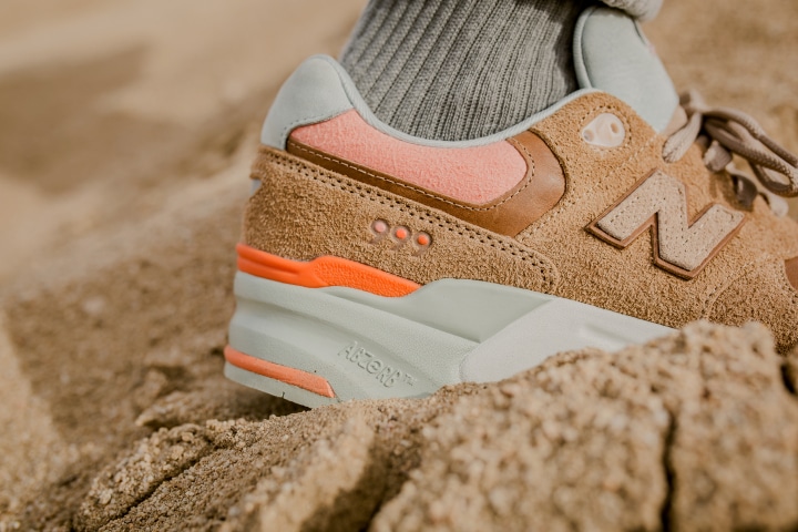 Packer Shoes x New Balance 999 Camel-10