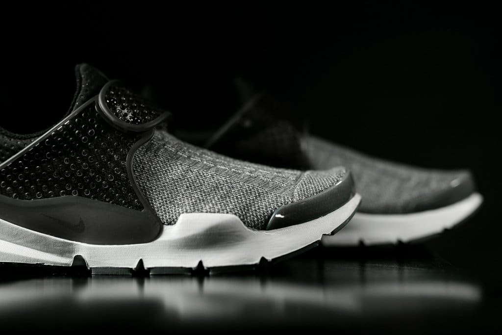 Nike Sock Dart SE Premium Dark Grey Black Pure Platinum-1