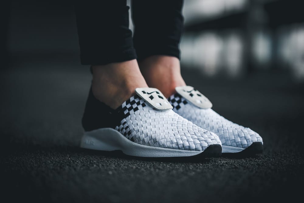 nike-302350-001-wmns-air-woven-4