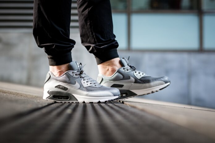 Nike Air Max 90 Essential - Cool Grey : Wolf Grey - Pure Platinum Nike Air Max 90 Essential - Cool Grey / Wolf Grey - Pure Platinum