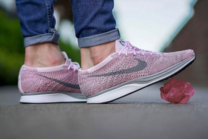 nike flyknit racer strawberry