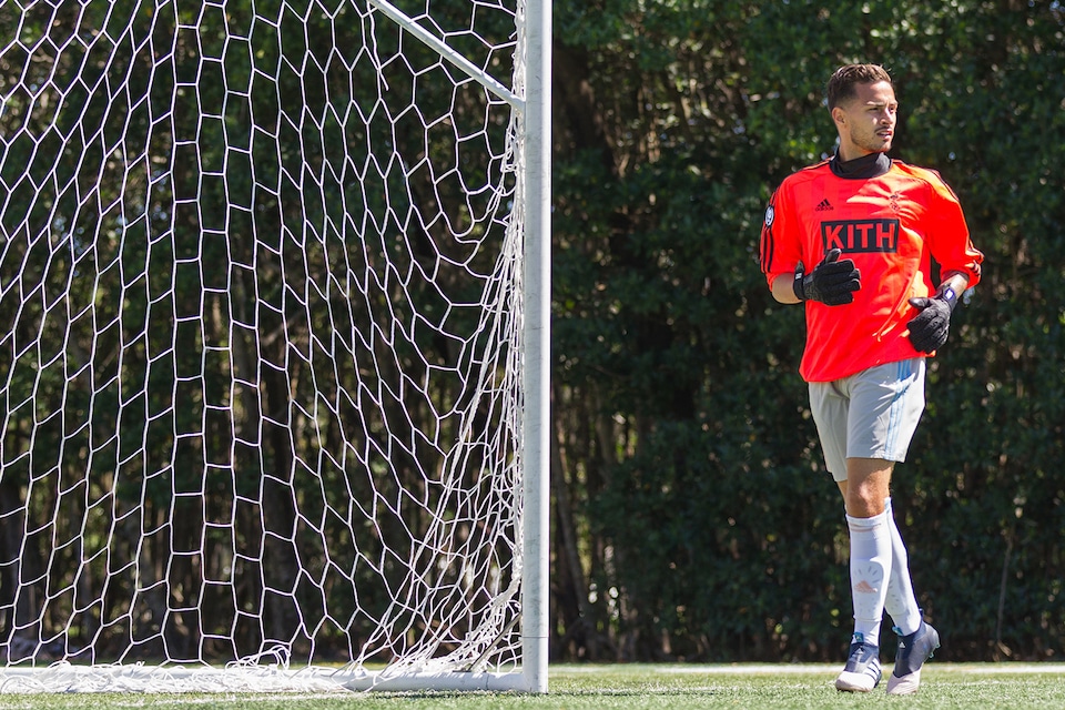 Specjalna piłkarska kolekcja KITH x adidas-13