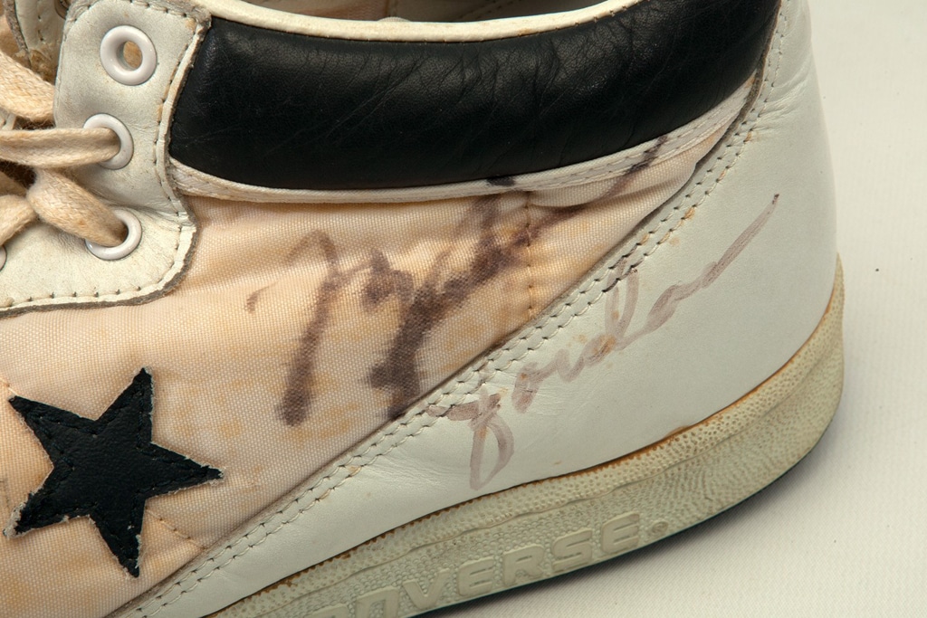 Buty Converse w ktorych gral Michael Jordan na aukcji za 140 tys dolarow-3