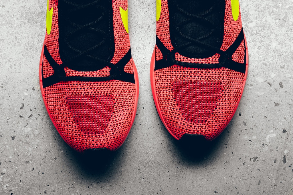 Nike Duel Racer - Bright Crimson : Volt