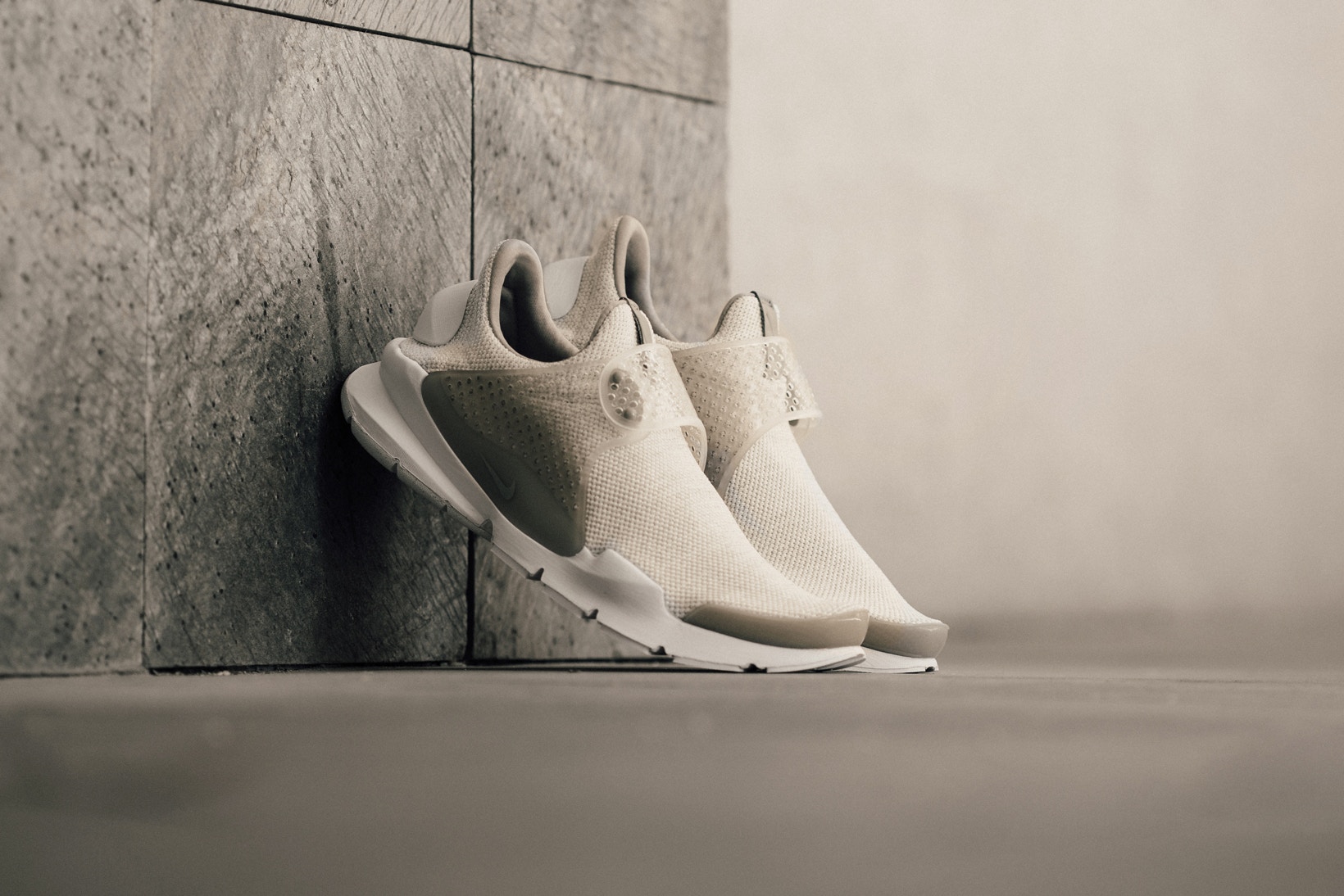 Nike Sock Dart Cobblestone1