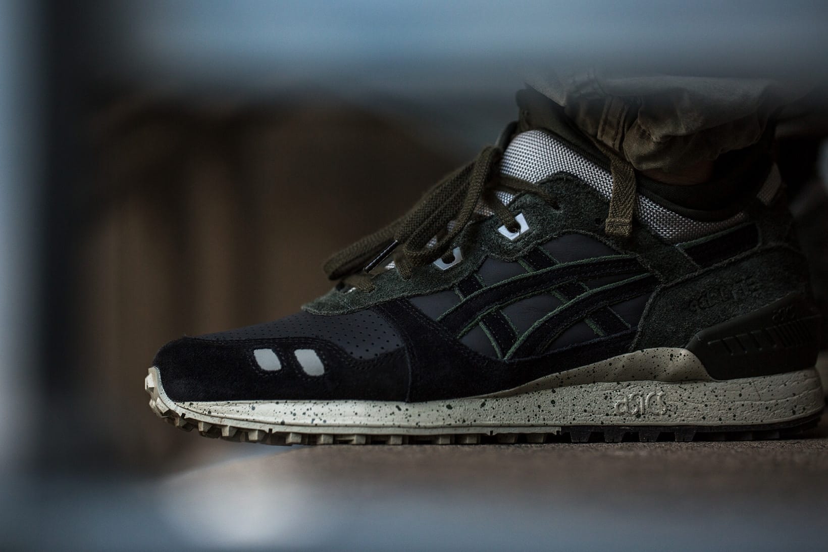 HAVEN i swietny editorial z modelem ASICS GEl Lyte III w tle3