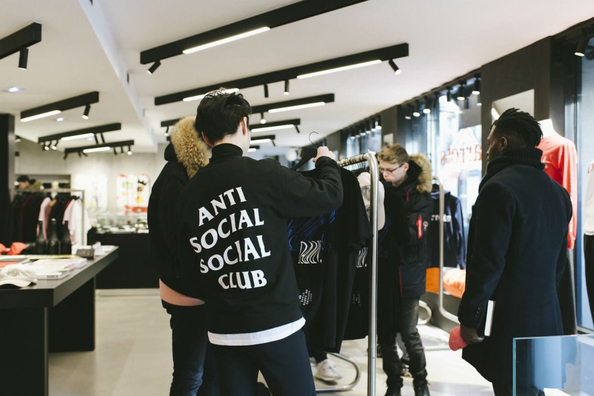 Kendrick Lamar zrobil niespodzianke i odwiedzil fanow w POP-Up Storze14