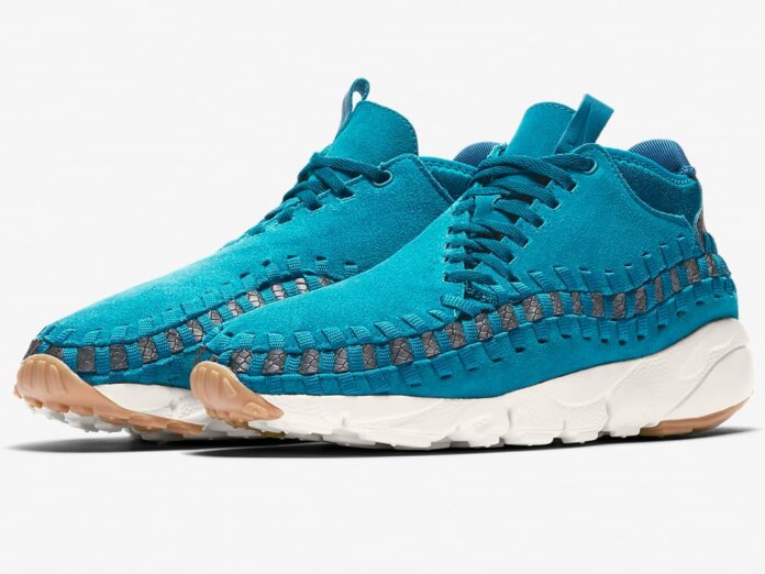 fb Nike Air Footscape Woven Chukka w kolorystyce „Striking Blue”