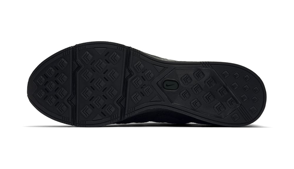 nike flyknit trainer triple black-1