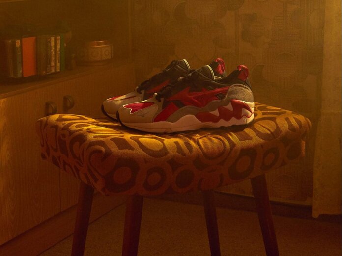 Highsnobiety x Mizuno Wave Rider Phoenix Highsnobiety x Mizuno Wave Rider Phoenix