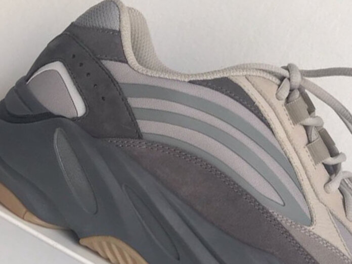 adidas Yeezy 700 V2 adidas Yeezy 700 V2