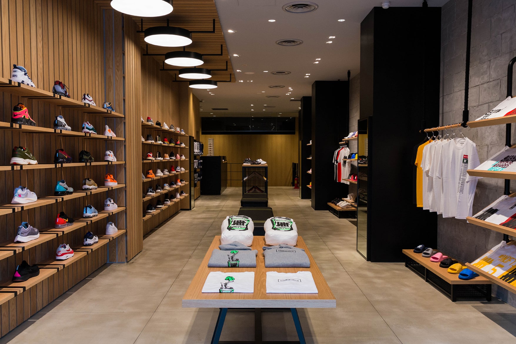 sklep undefeated Harajuku Meiji-Dori store-1