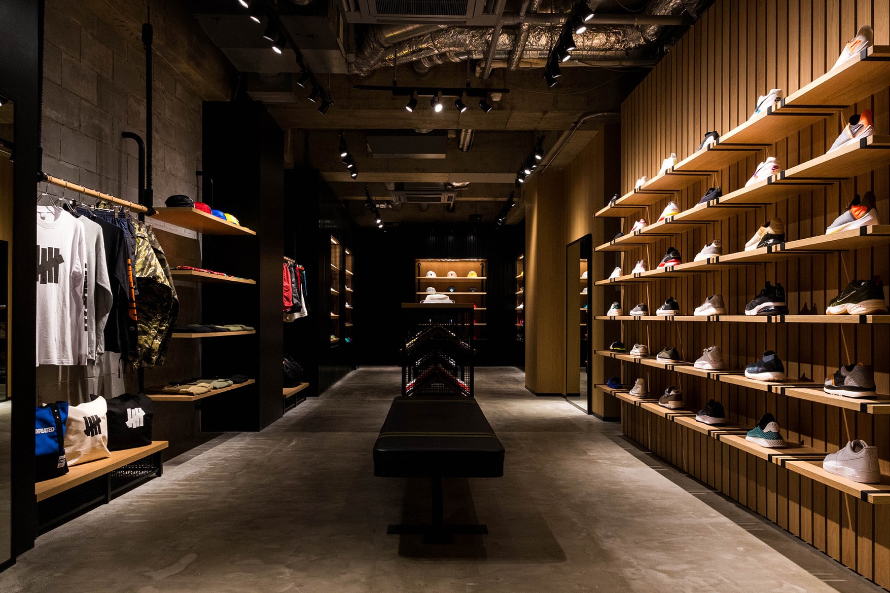 sklep undefeated Harajuku Meiji-Dori store-3