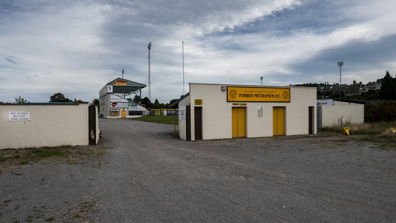 Hanon x Hummel Standing Only Football Pack-10